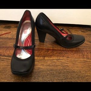 Kenneth Cole Reaction Mary Jane Heels